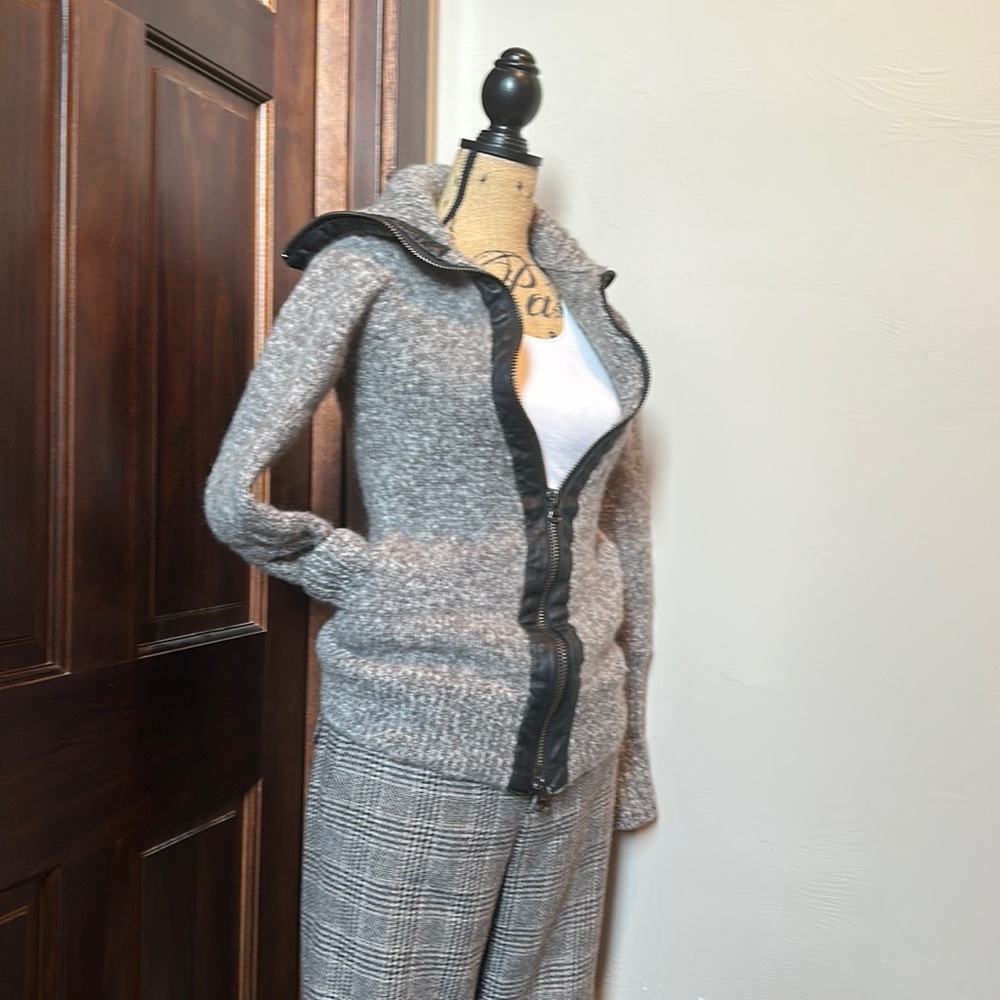 DianevonFurstenberg size S Wool taupe cream color long neck collar zipper front